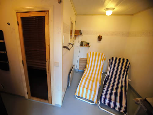 Ruheraum zur Sauna im Schweden Ferienhaus "Knäppen" am See in Smaland (Südschweden)